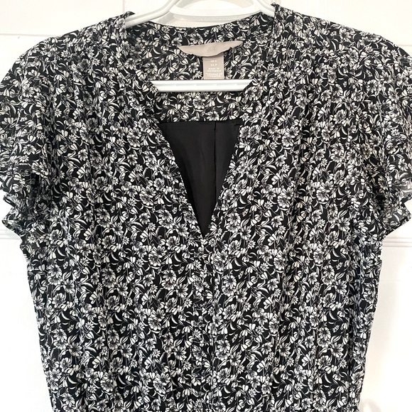 NWOT H&M V-neck dress size Small - Picture 3 of 10